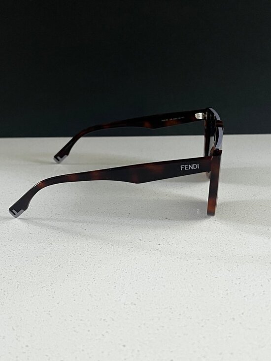 Fendi Fe40136i Shiny Havana square sunglasses